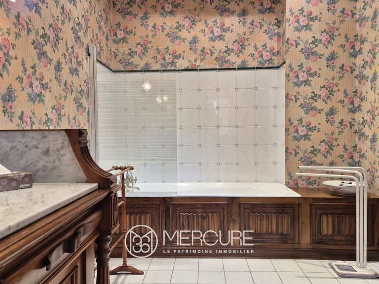 Propriété Ambierle - 5 chambres - 349m²