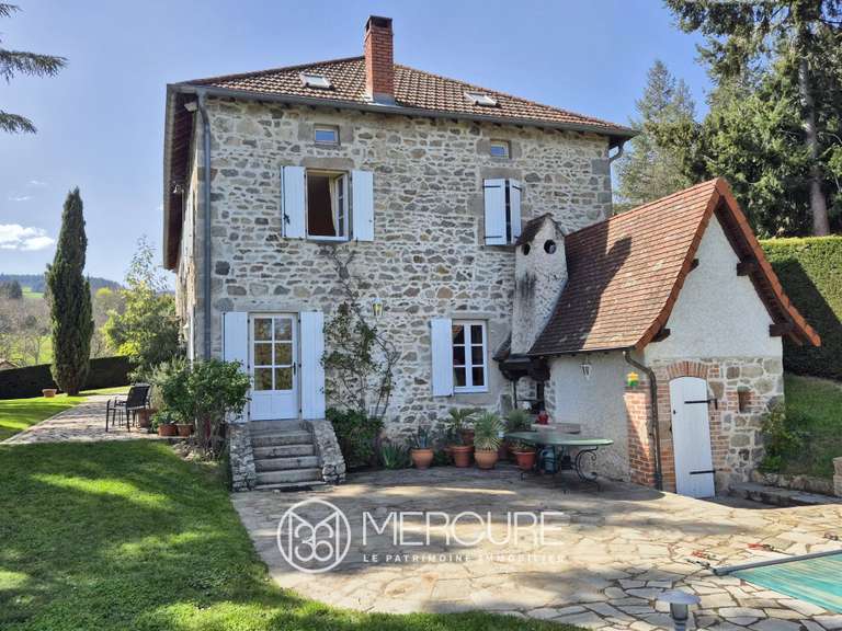 Propriété Ambierle - 5 chambres - 349m²