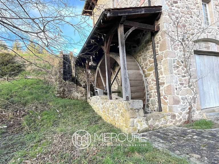 Propriété Ambierle - 5 chambres - 349m²