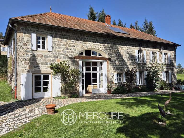 Propriété Ambierle - 5 chambres - 349m²