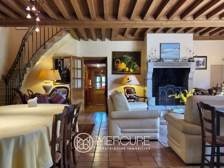 Propriété Ambierle - 5 chambres - 349m²