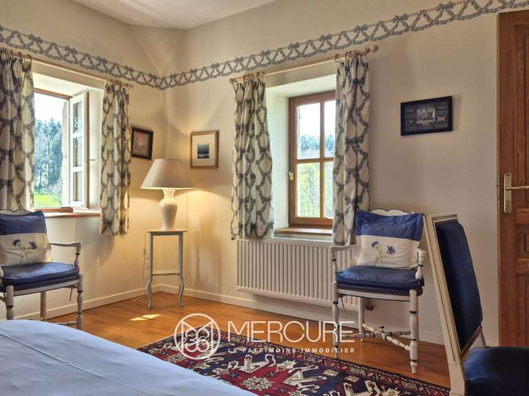 Propriété Ambierle - 5 chambres - 349m²