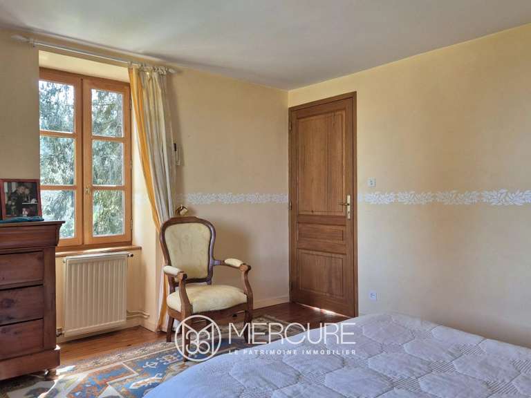 Propriété Ambierle - 5 chambres - 349m²