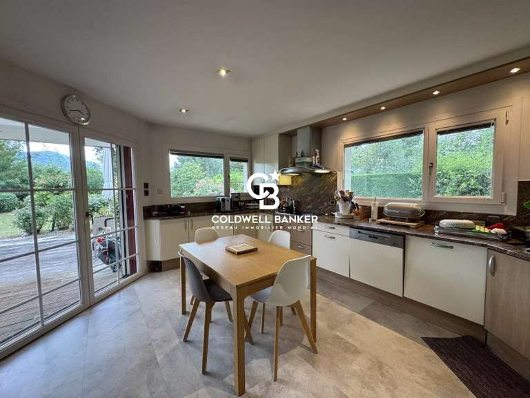 Maison Ambilly - 5 chambres - 296m²