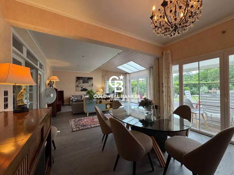 Maison Ambilly - 5 chambres - 296m²