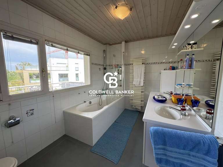 Maison Ambilly - 5 chambres - 296m²