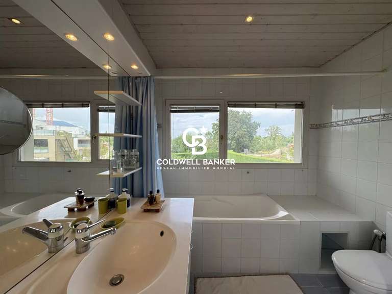 Maison Ambilly - 5 chambres - 296m²