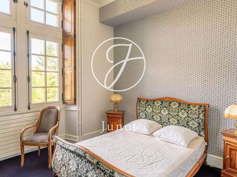 Château Amboise - 24 chambres - 2100m²