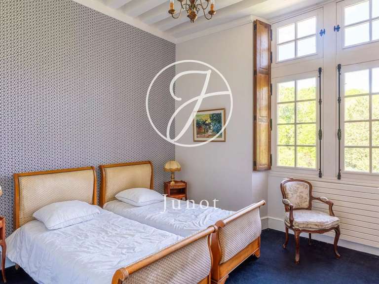 Château Amboise - 24 chambres - 2100m²
