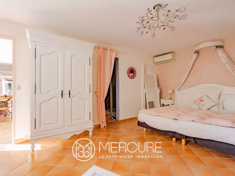 Propriété Ambon - 11 chambres - 350m²