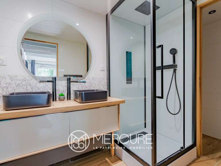 Propriété Ambon - 11 chambres - 350m²