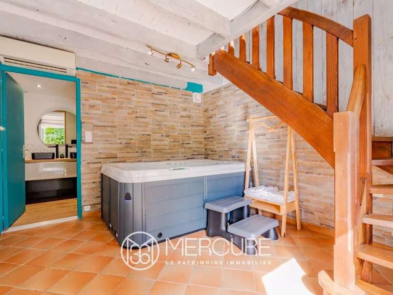 Propriété Ambon - 11 chambres - 350m²