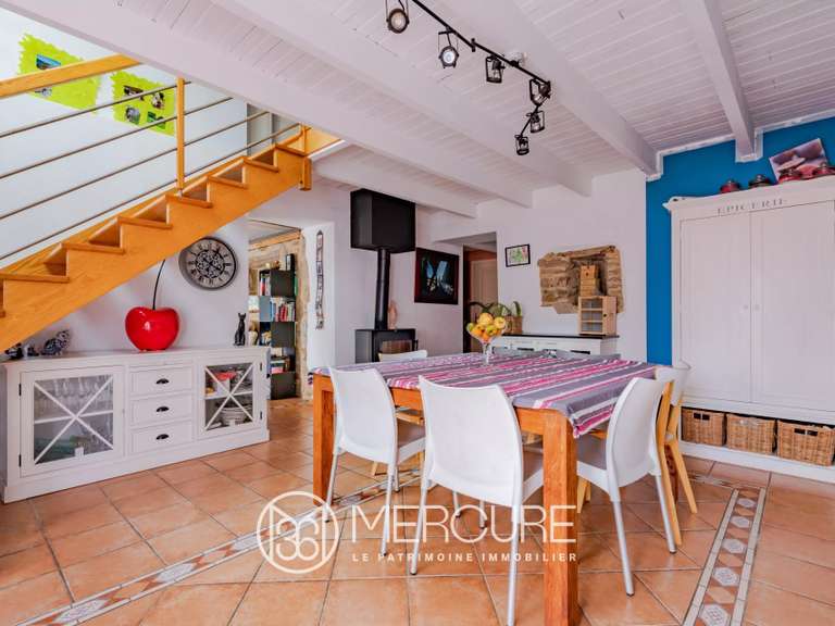 Propriété Ambon - 11 chambres - 350m²