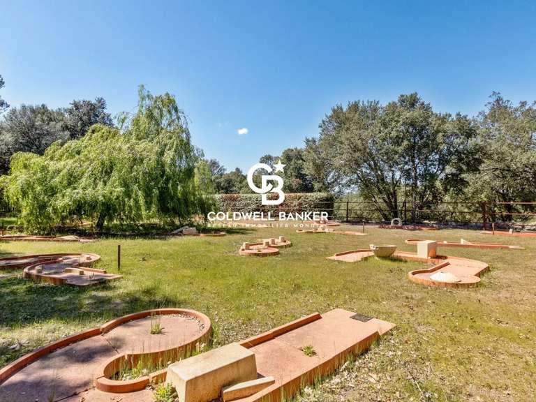 Maison Ampus - 2245m²