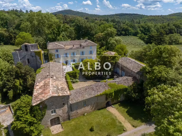 Château Anduze - 13 chambres - 1819m²