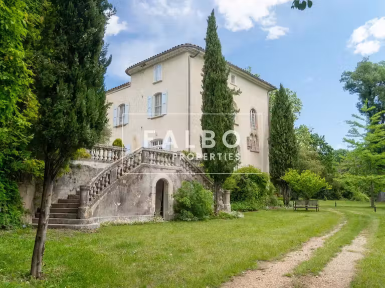 Château Anduze - 13 chambres - 1819m²