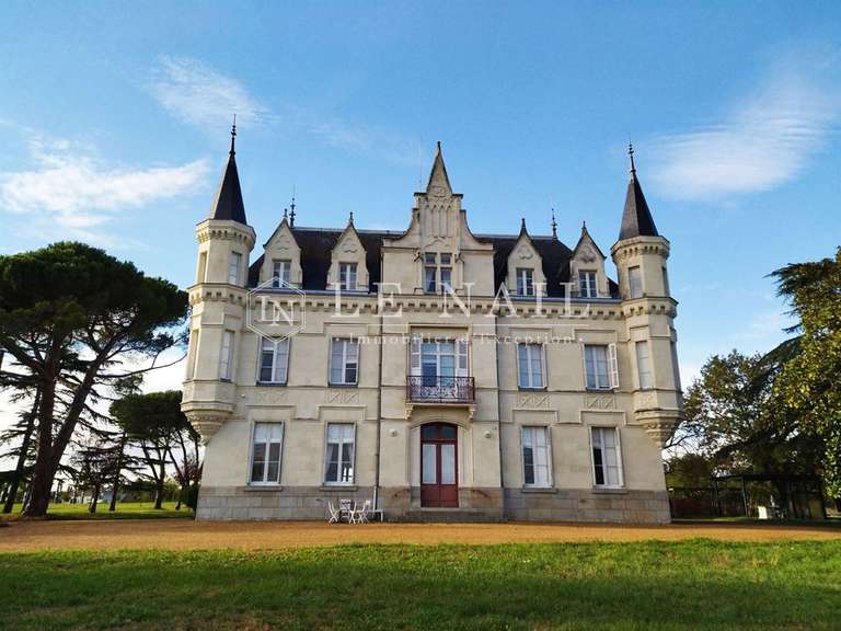 Castle Angers - 15 bedrooms - 1100m²