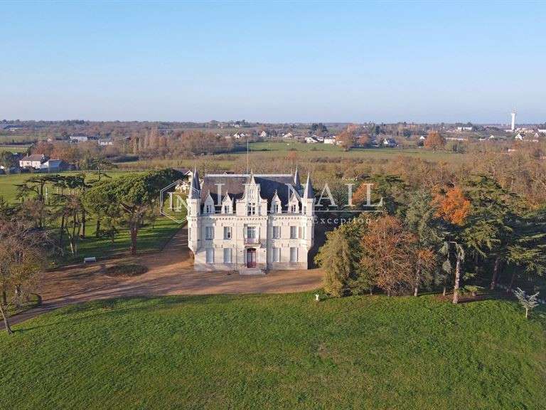 Château Angers - 15 chambres - 1100m²