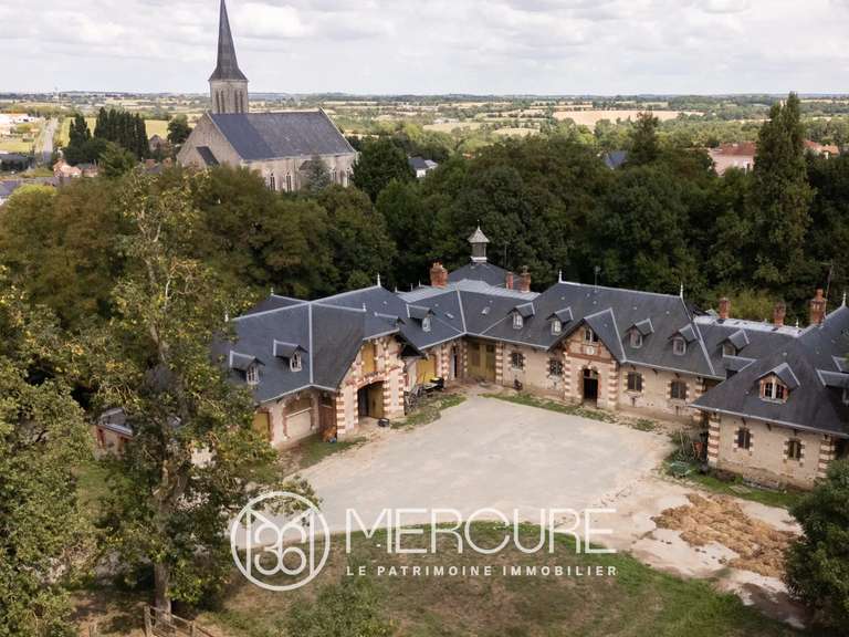 Château Angers - 17 chambres - 2200m²