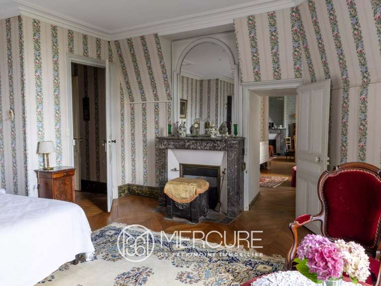 Château Angers - 17 chambres - 2200m²