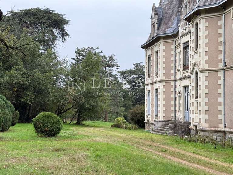 Château Angers - 13 chambres - 480m²