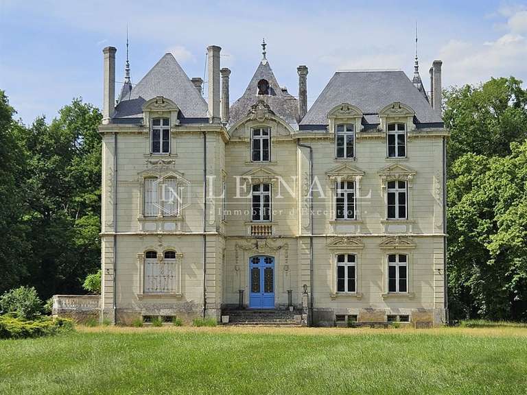 Château Angers - 13 chambres - 560m²