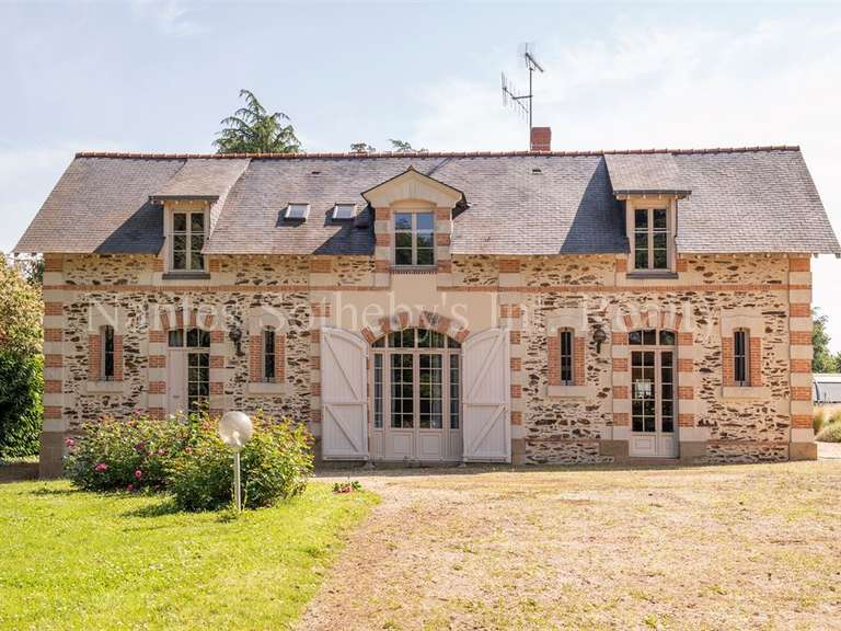 Propriété Angers - 7 chambres - 376m²