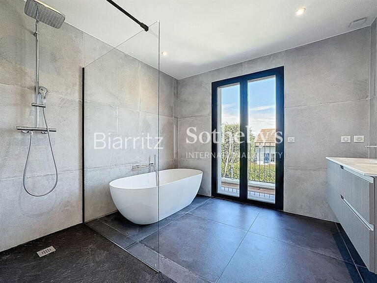 Maison Anglet - 5 chambres - 200m²
