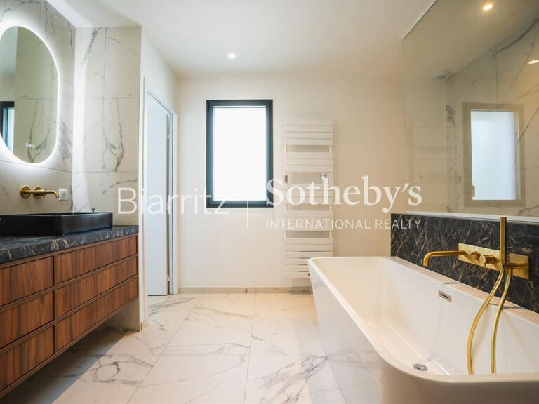 Maison Anglet - 4 chambres - 309m²