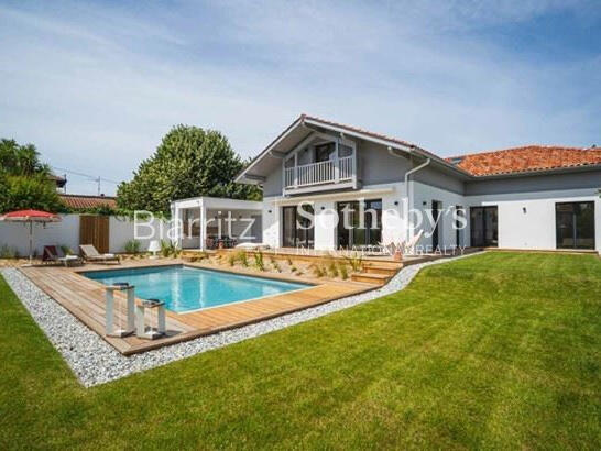 House Anglet - 4 bedrooms - 309m²
