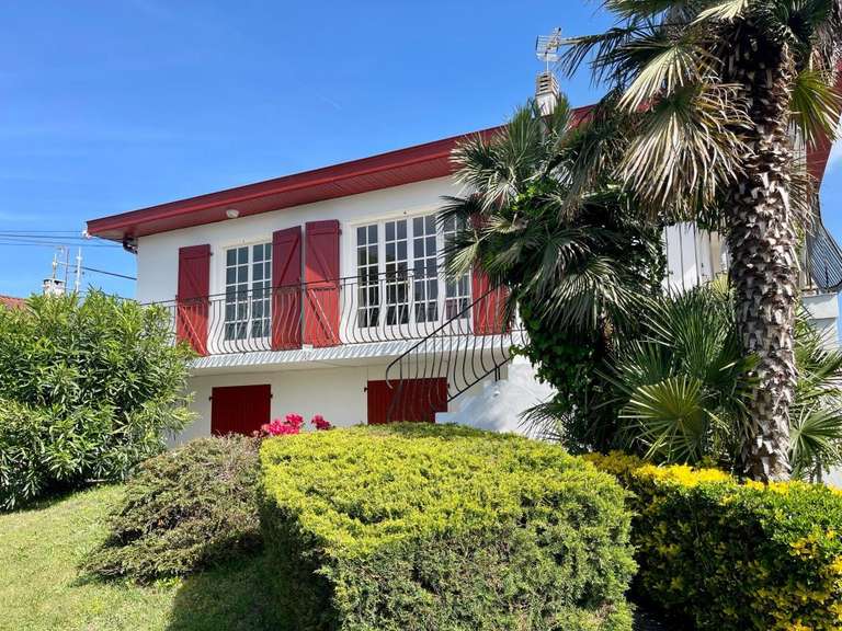 Maison Anglet - 3 chambres - 202m²