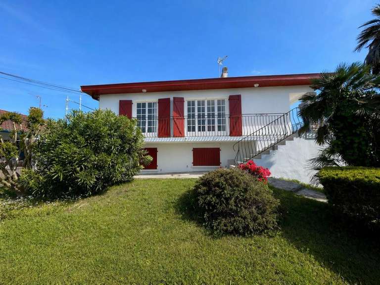 Maison Anglet - 3 chambres - 202m²