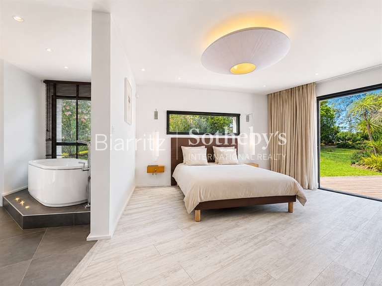Maison Anglet - 4 chambres - 390m²