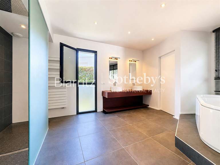 Maison Anglet - 4 chambres - 390m²