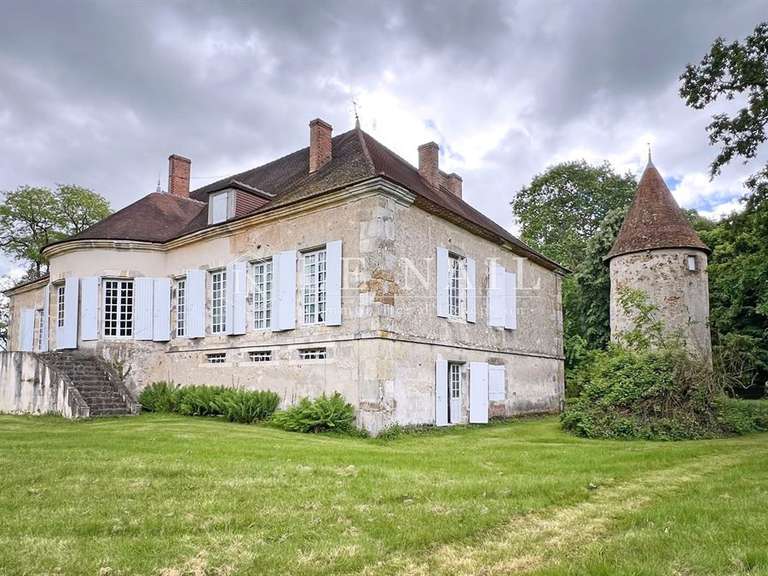 Château Angoulême - 8 chambres - 470m²