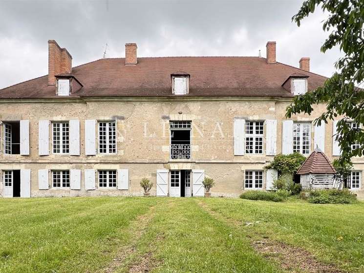 Château Angoulême - 8 chambres - 470m²