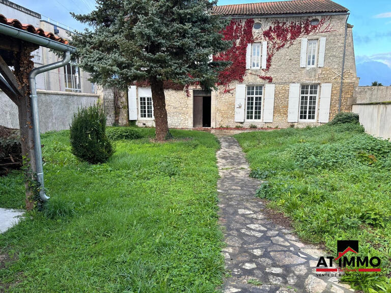 House Angoulême - 8 bedrooms - 308m²