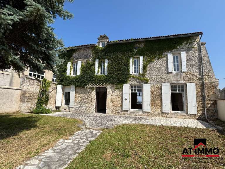 House Angoulême - 8 bedrooms - 308m²