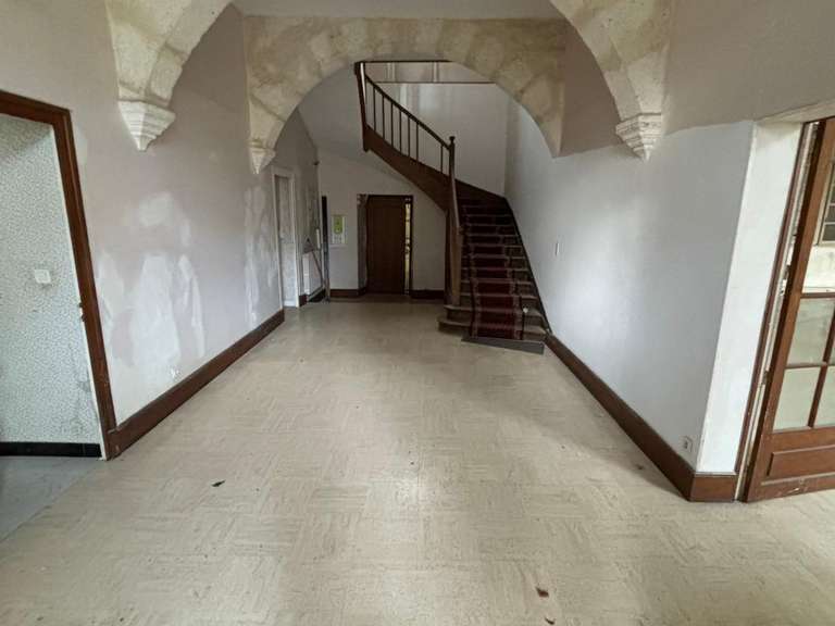House Angoulême - 8 bedrooms - 308m²