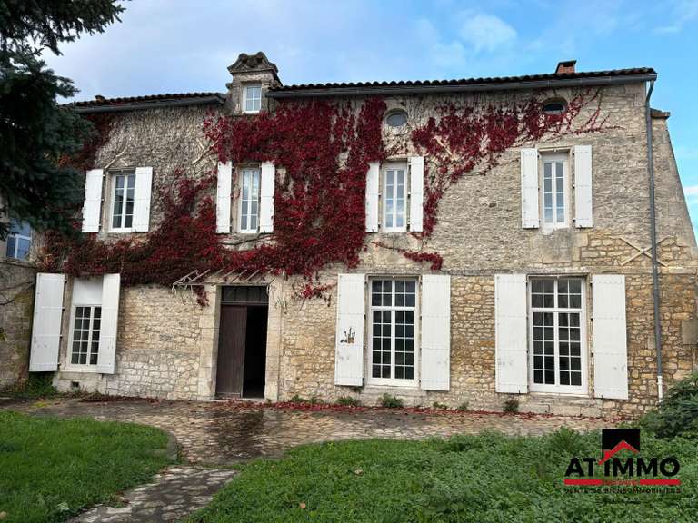 House Angoulême - 8 bedrooms - 308m²