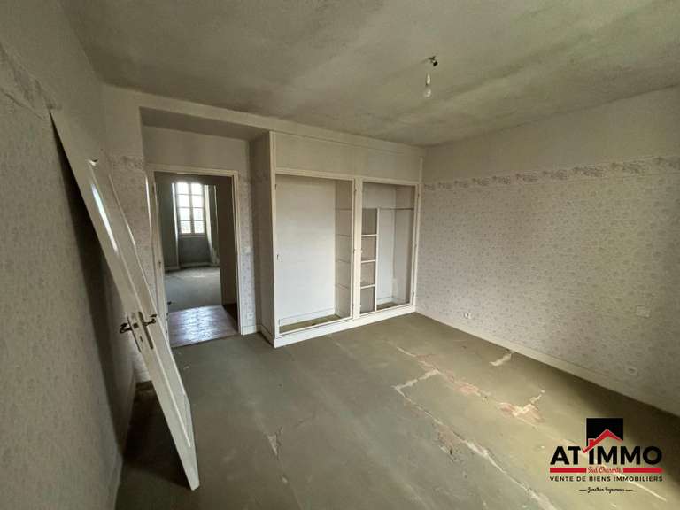 House Angoulême - 8 bedrooms - 308m²