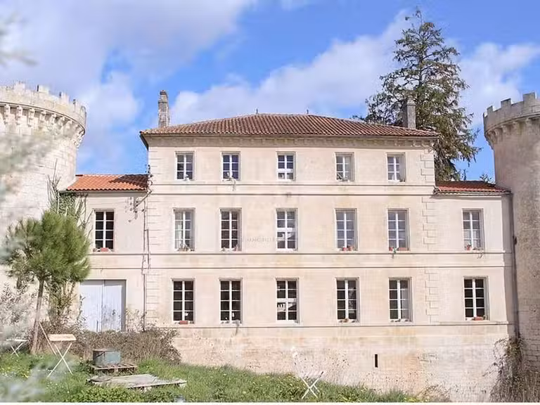 House Angoulême - 8 bedrooms