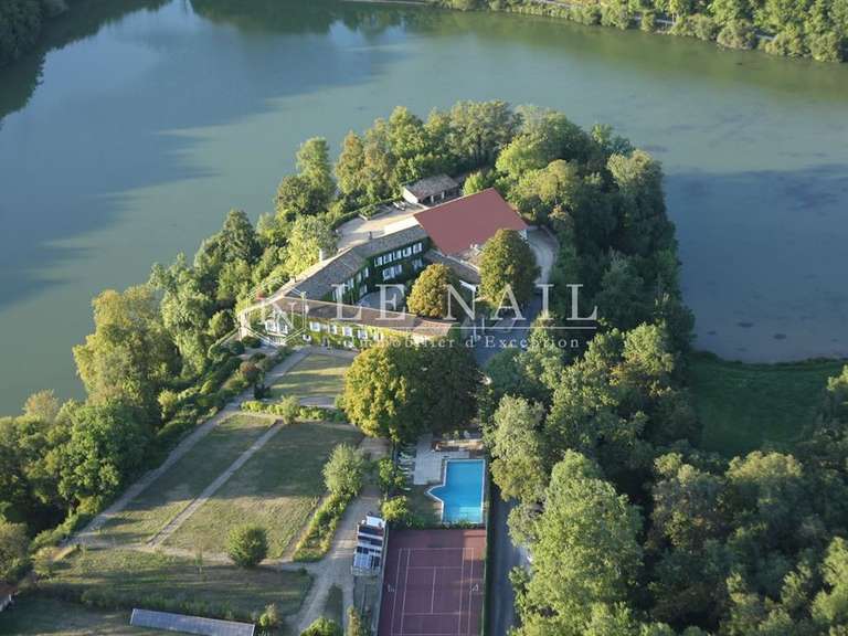 Propriété Angoulême - 12 chambres - 800m²