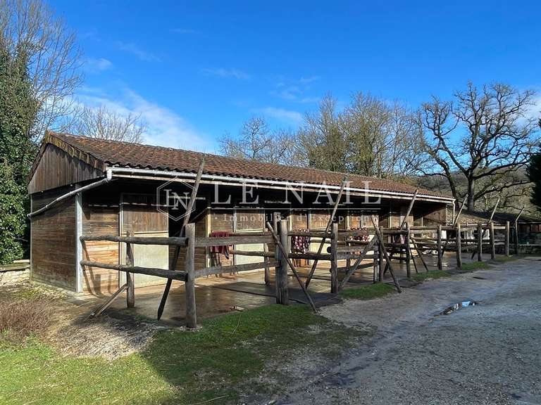 Propriété Angoulême - 12 chambres - 800m²