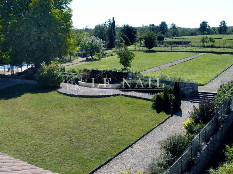 Propriété Angoulême - 12 chambres - 800m²