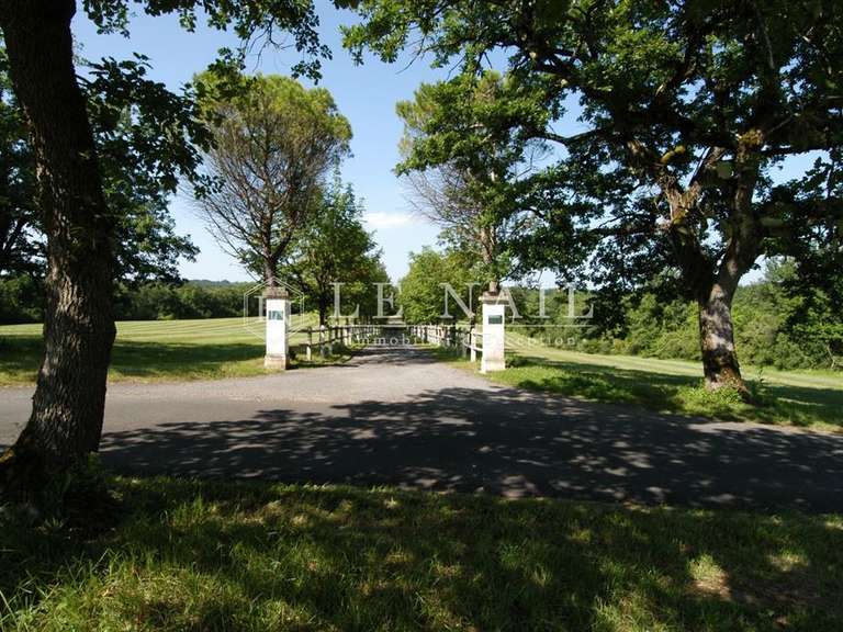 Propriété Angoulême - 12 chambres - 800m²