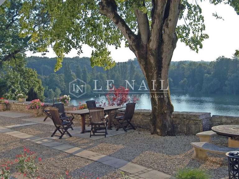 Propriété Angoulême - 12 chambres - 800m²