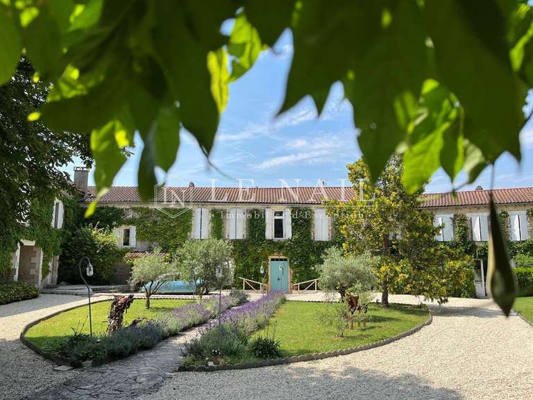 Propriété Angoulême - 12 chambres - 800m²