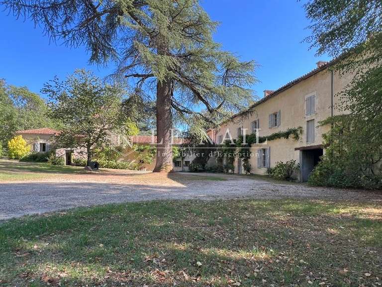 Propriété Angoulême - 6 chambres - 350m²