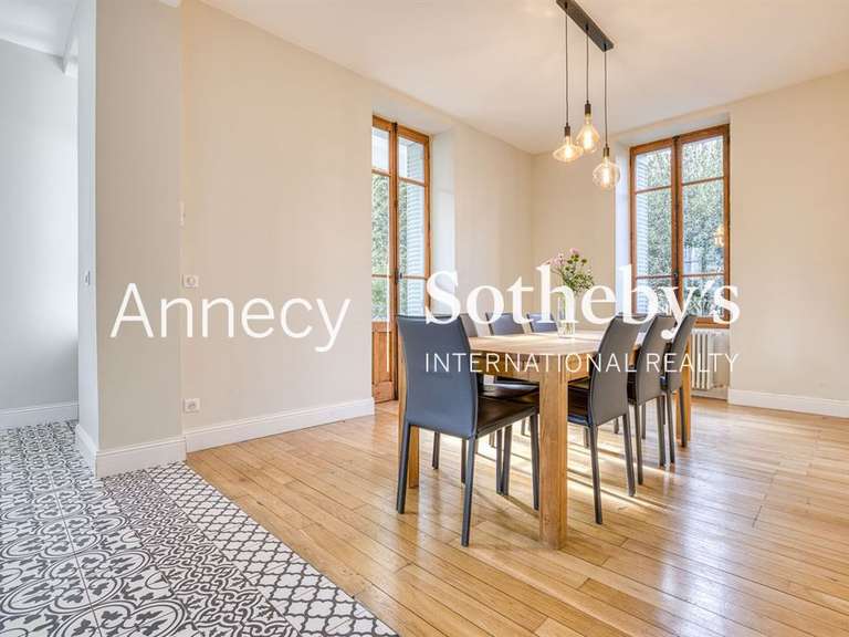 Maison Annecy - 5 chambres - 307m²